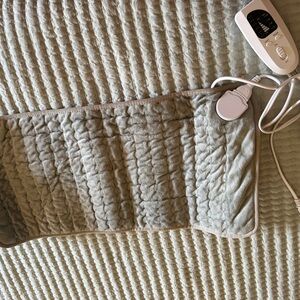 Gray Heating Pad with Controller